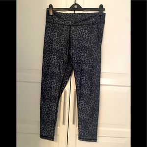 ZYIA Activewear Scrunchy Light n Luxe Leggings